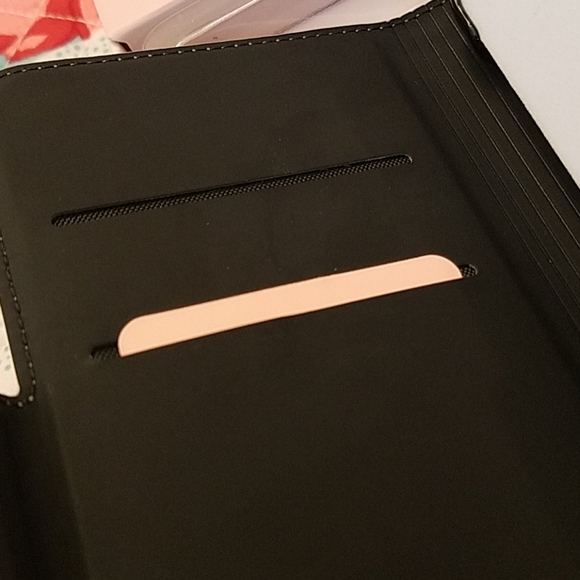 Kate Spade Disney Minnie Mouse iPhone 11 Pro Folio - Picture 7 of 7